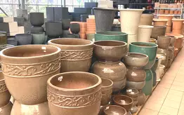 Photographie de grands pots pour des plantes d'extérieur