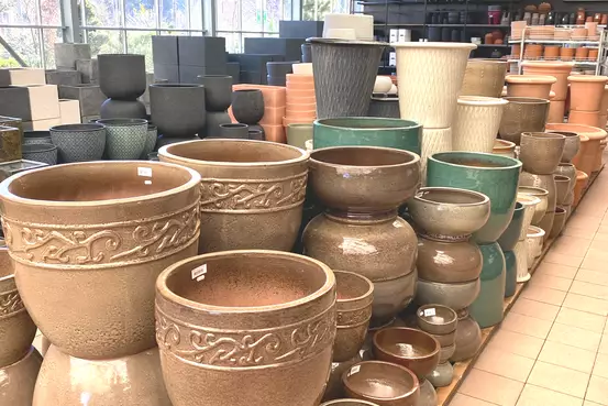 Photographie de grands pots pour des plantes d'extérieur