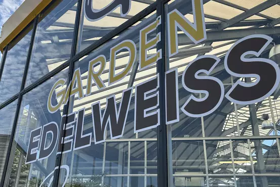 Photographie de la devanture du magasin Garden Edelweiss